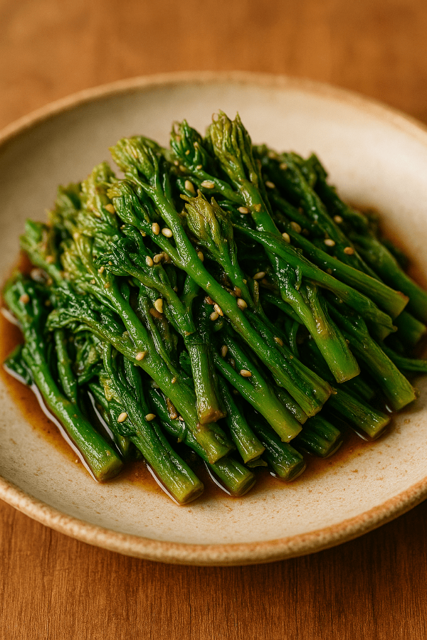 두릅나물을 간장 양념으로 무친 두릅나물