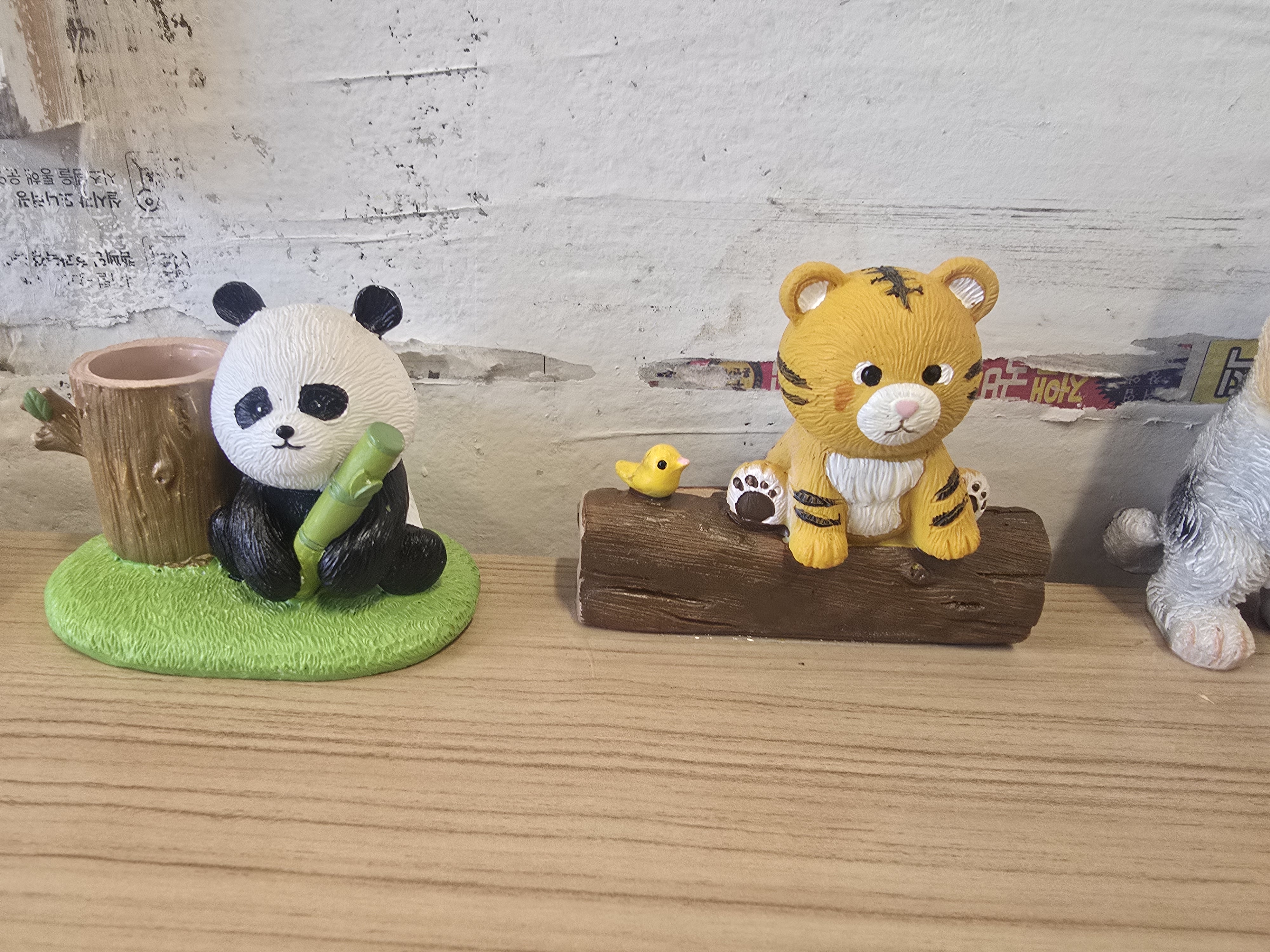 장성 소소김밥 내부 피규어 인테리어