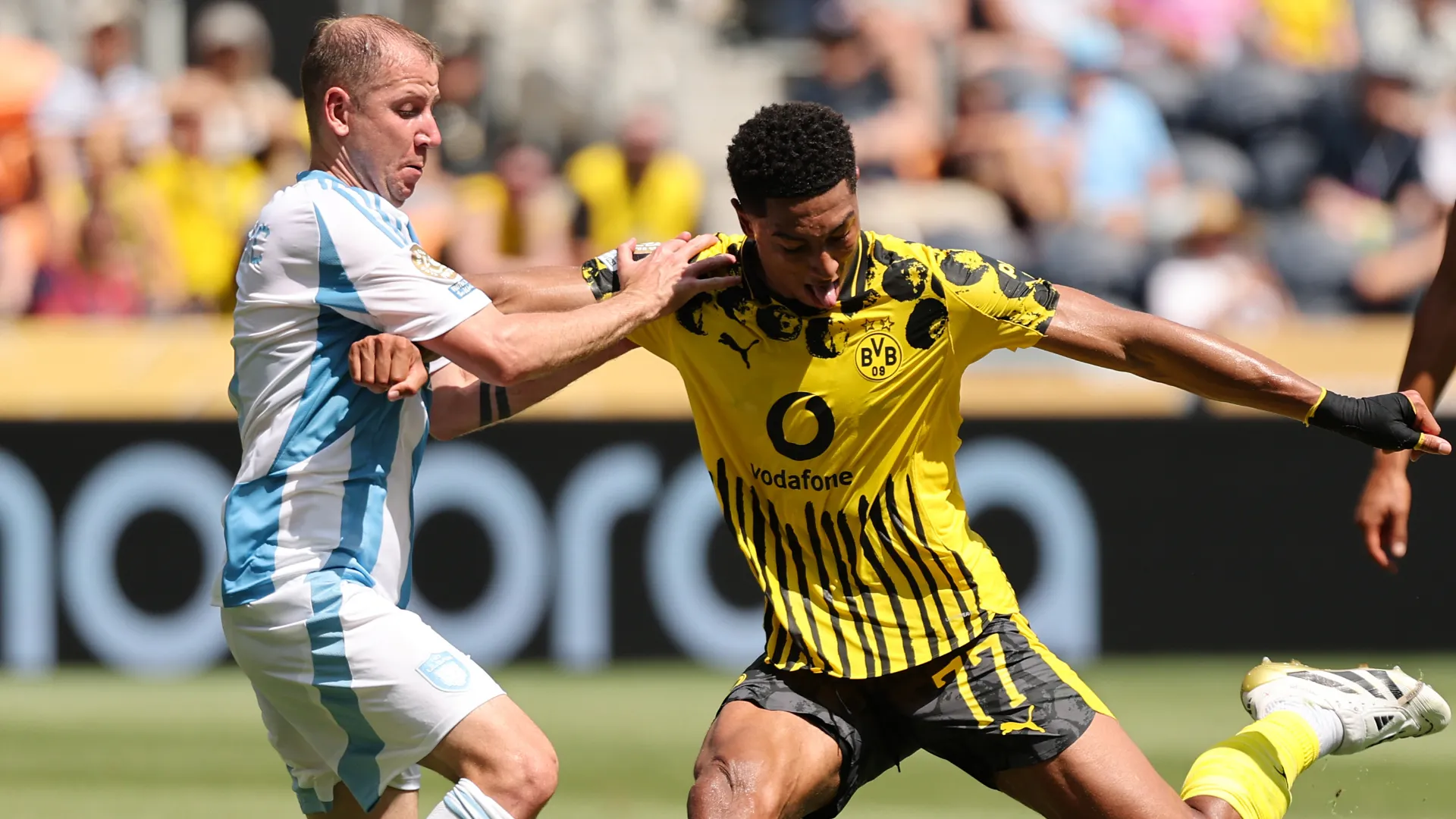 슈팅 각 잡는 도르트문트 벨링엄 선수