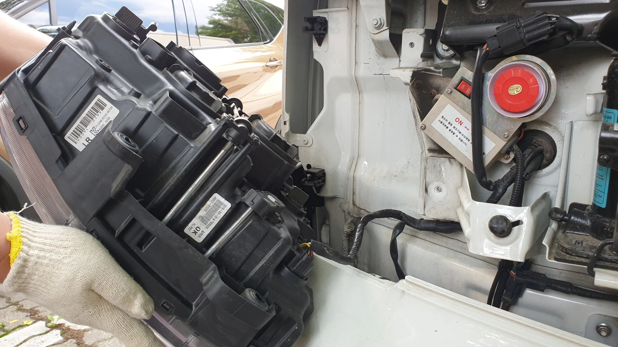 헤드라이트 본체 뗀 모습