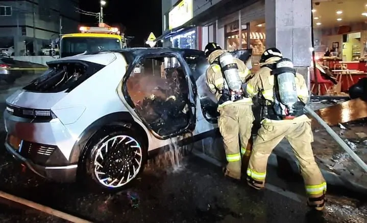 경북 영주 아이오닉 5 충돌 후 화재 운전자 사망