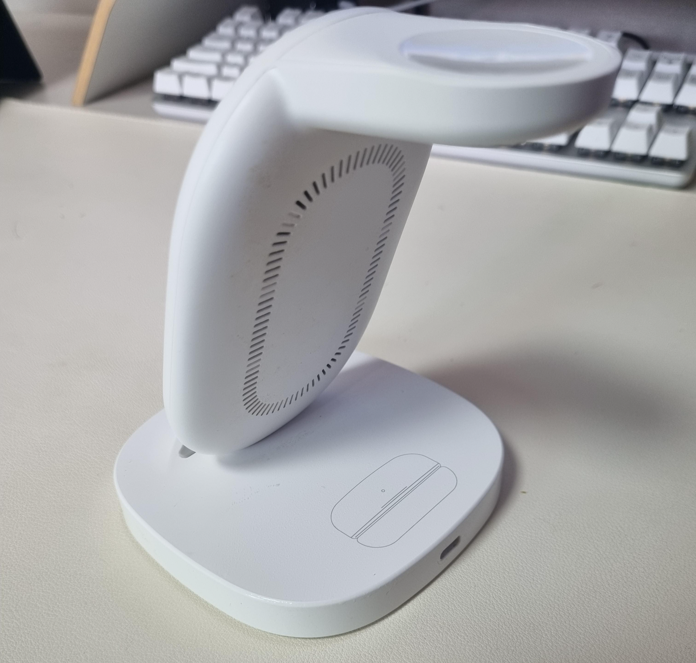 무선 충전기 뒷모습