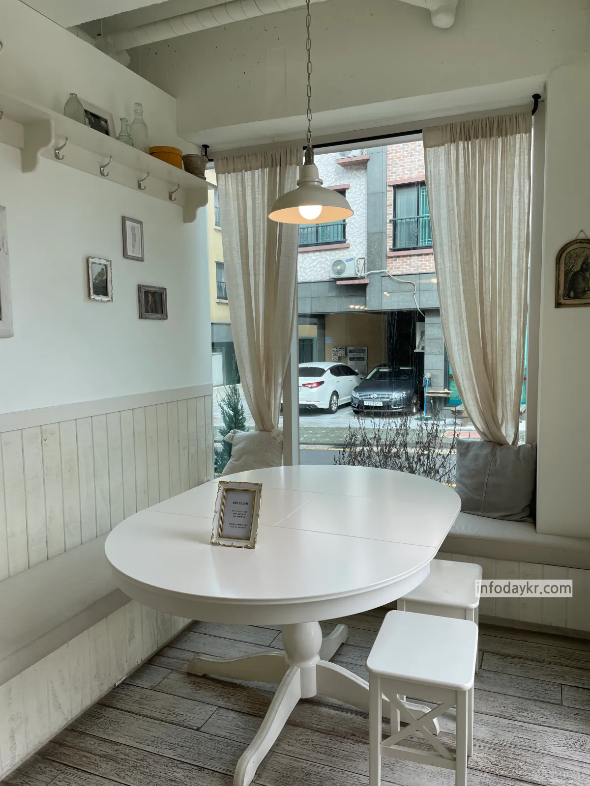 티나케이크-제주시-내매장-내부-단체석