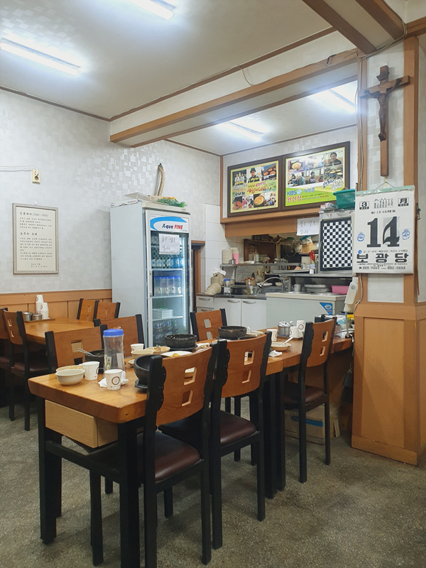 손님이_빠진_후에_완산정_내부