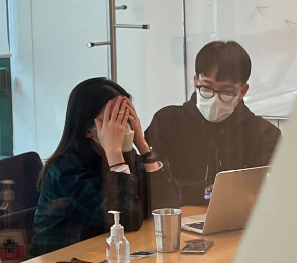 위코드 수강생이 힘들어하는 모습, 옆에 있는 호준님