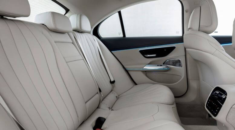 벤츠-E클래스-익스클루시브-뒷좌석