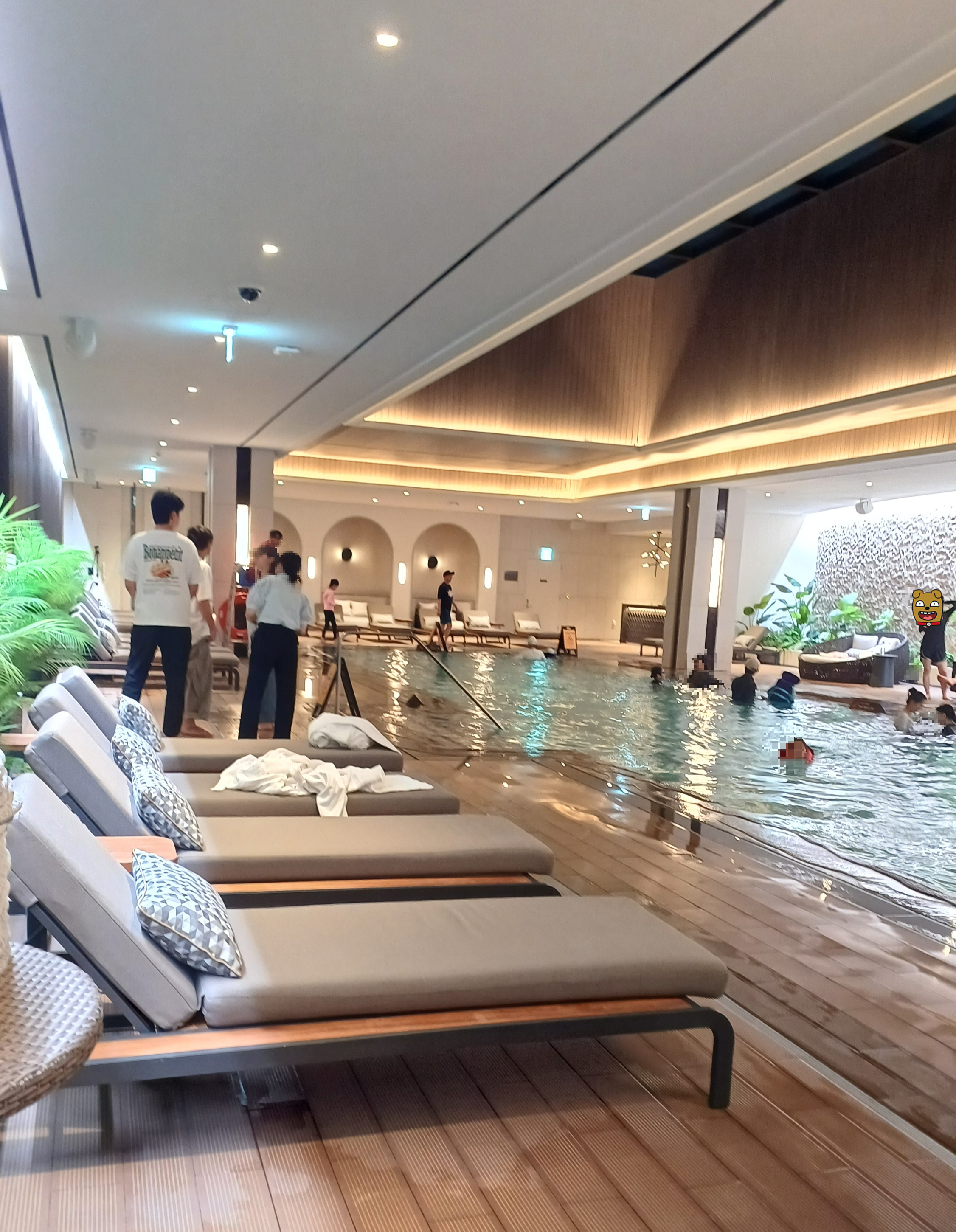 호캉스-호텔수영장-11