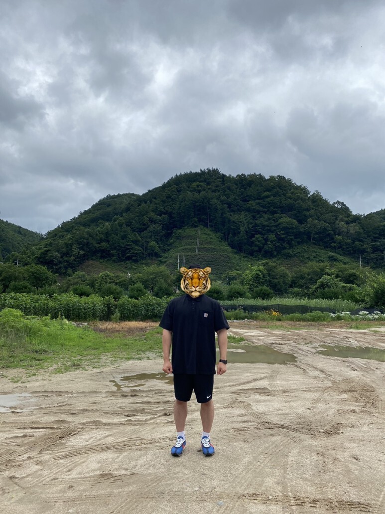 데일리 룩(오뭘입)_칼하트 카라티 반팔, 나이키 반바지, 나이키 문레이서, 남자꿀조합코디, OOTD