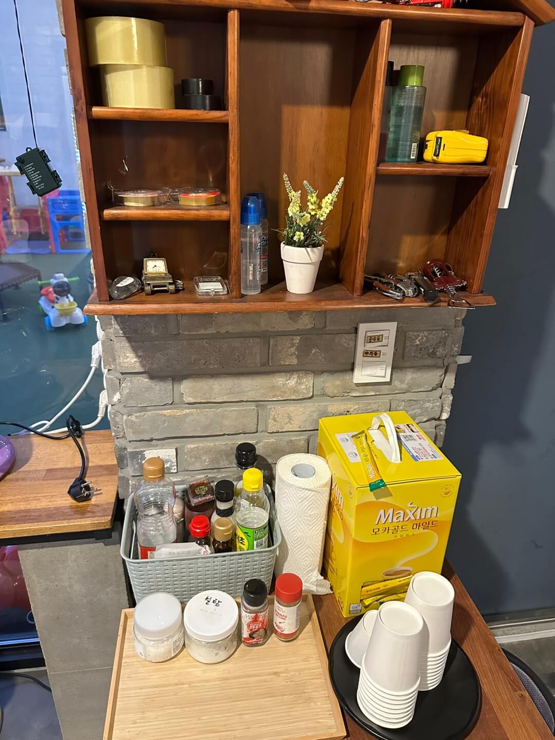 풀빌라-커피-조미료-테이블