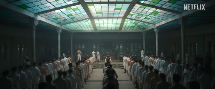 흰옷을입고신체검사를받고있는남성무리들