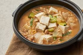한국의 대표 발효식품 청국장찌개 완성 모습