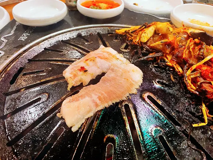 줄서는식당 48회 홍수현 제주 흑돼지 냉삼 꽃치마살 관자 구이 순두부찌개 비빔칼제비 강남 압구정 고기집 맛집