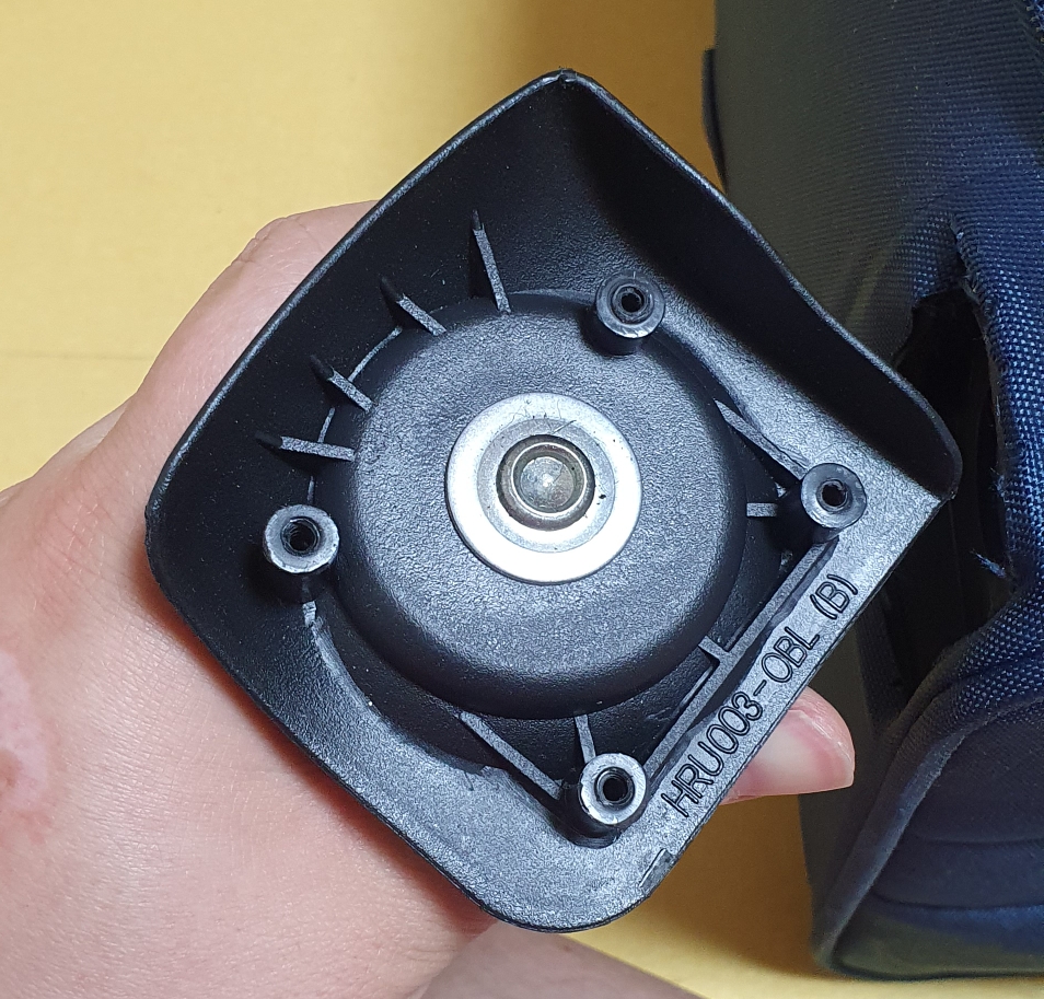 샘소나이트 캐리어 바퀴 교체하기 앞바퀴사진2