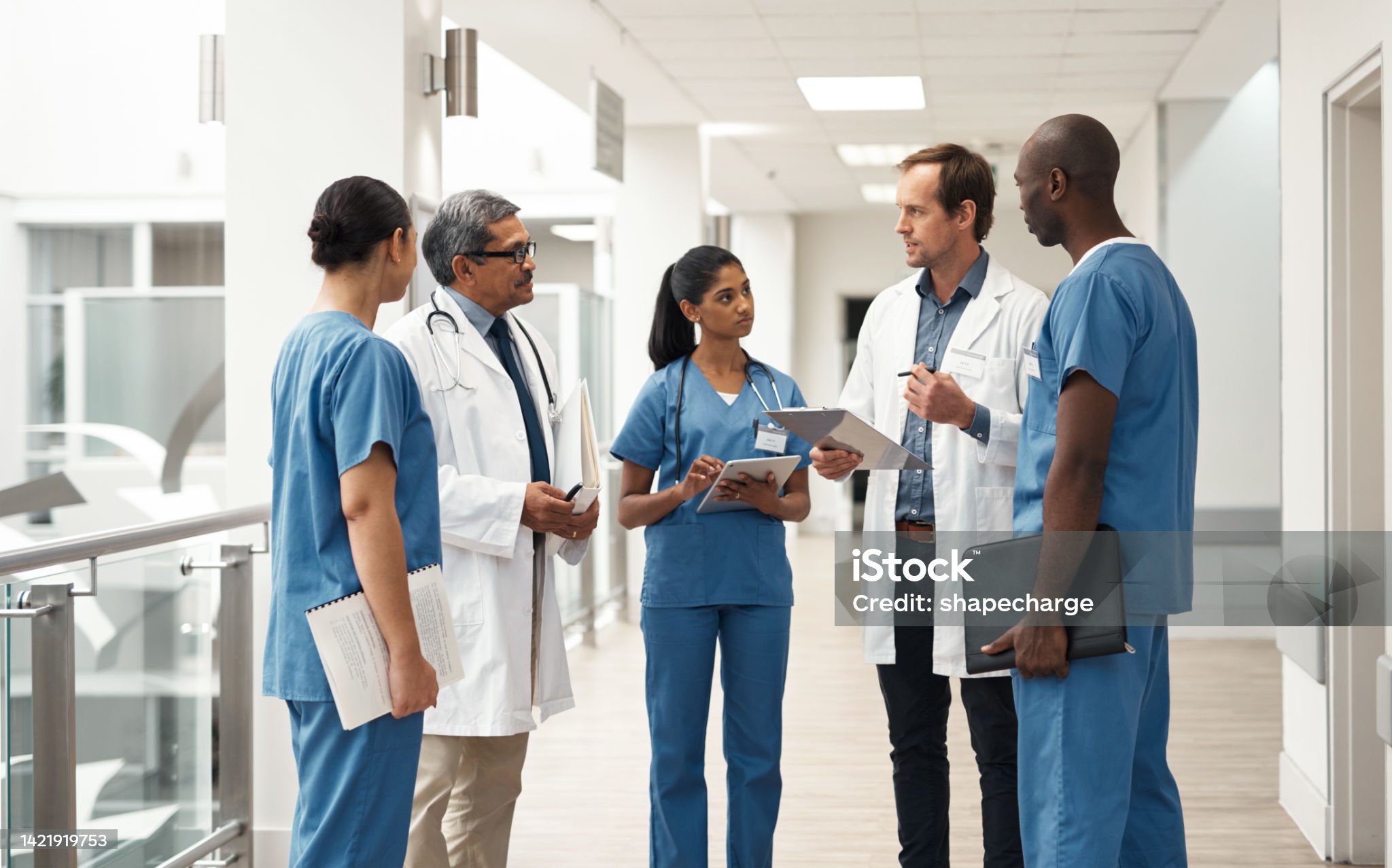 의료진을 위한 홍역 예방 지침과 감염 관리 방법