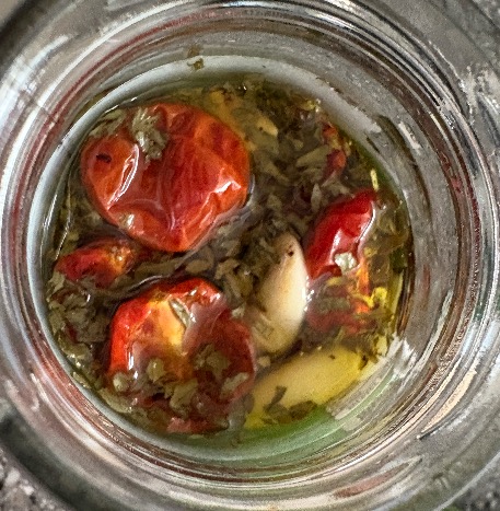 유리병에 담은 썬드라이 토마토