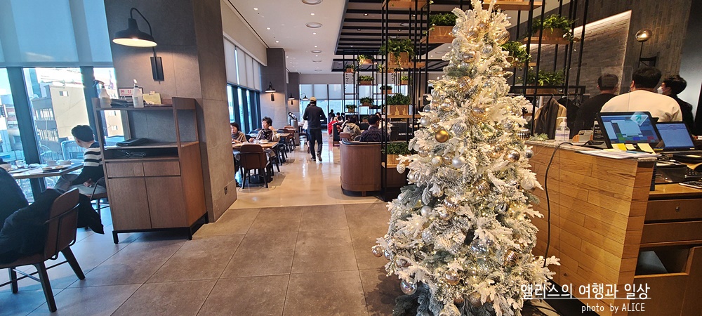 포포인츠 바이 쉐라톤 명동 부대시설 후기 이볼루션 뷔페 레스토랑 조식 런치