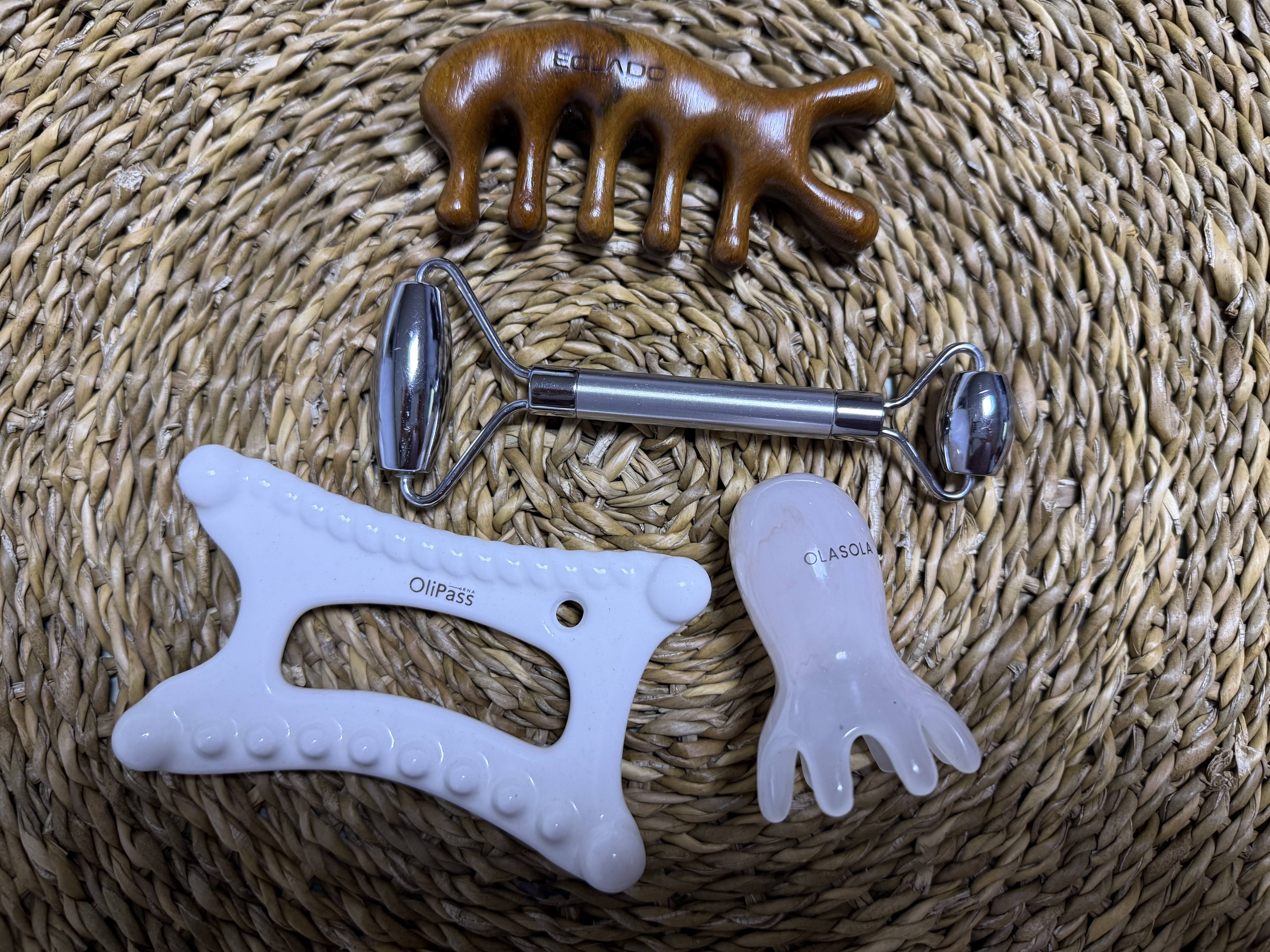 얼굴과 전신 관리를 돕는 프리미엄 괄사 마사지 도구 세트 &ndash; 집에서도 전문가처럼 케어하세요