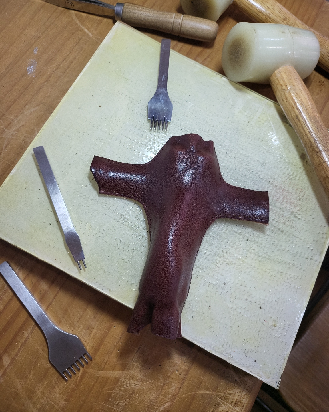 잘라내고 목타치기