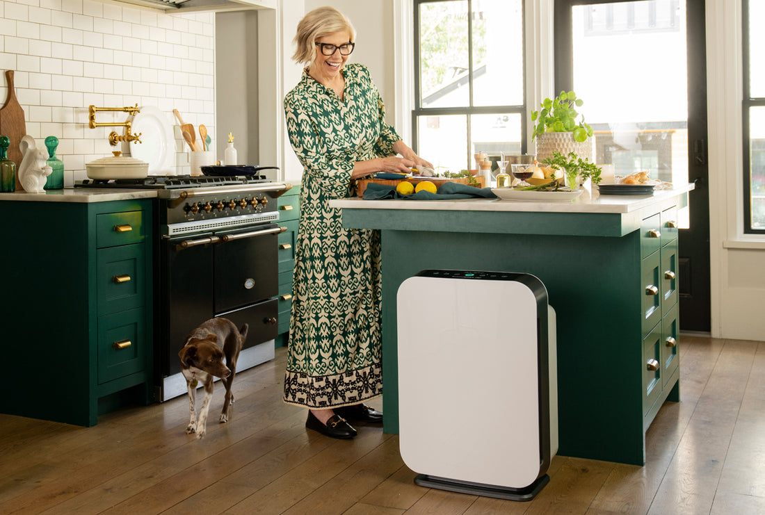 An image of an energy-efficient air purifier located in a bright kitchen, with blue in the background symbolizing clean air.