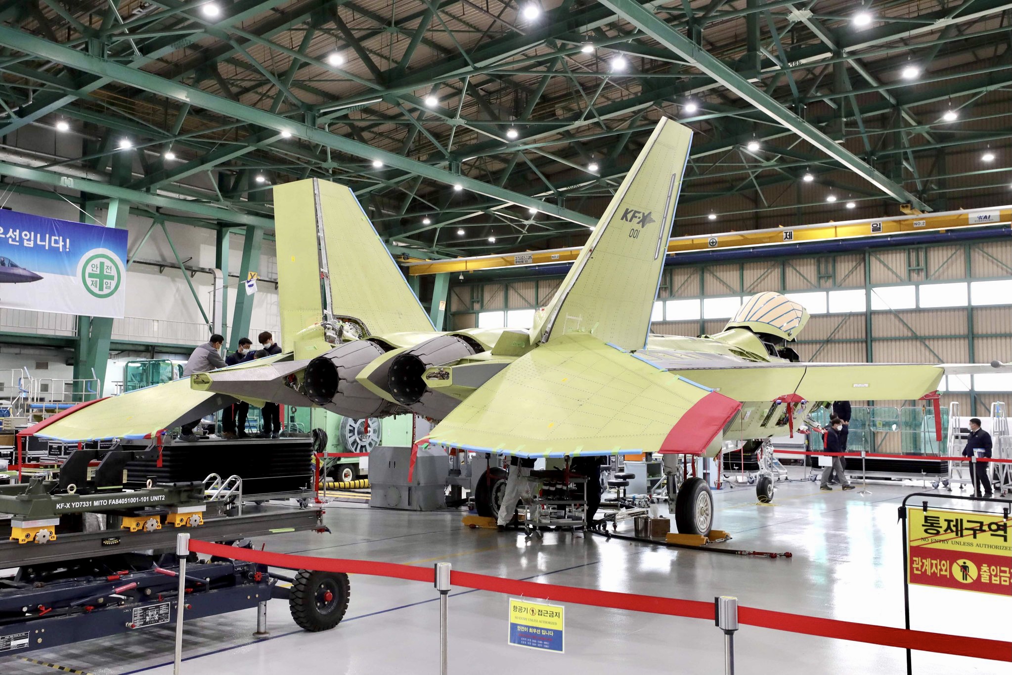 방위사업청 KF-X 시제1호기 사진 공개