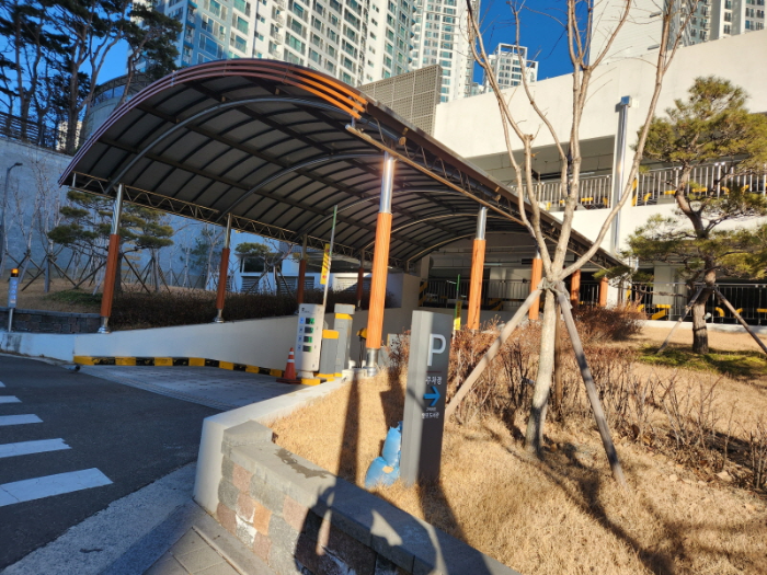 구미 양포도서관 주차장 입구