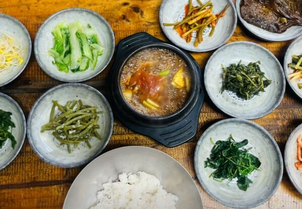 생방송투데이 인생식당 양평 40년 한결같은 손길 정성의 시골밥상 맛집 초가시골밥상