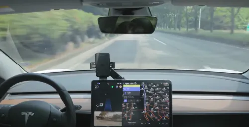 테슬라 실내에서 전면유리 본 모습