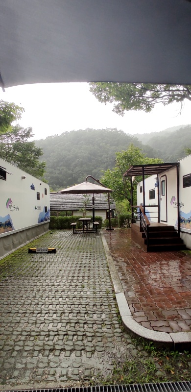 주차장이 있고 야외공간이 넓은 일반카라반