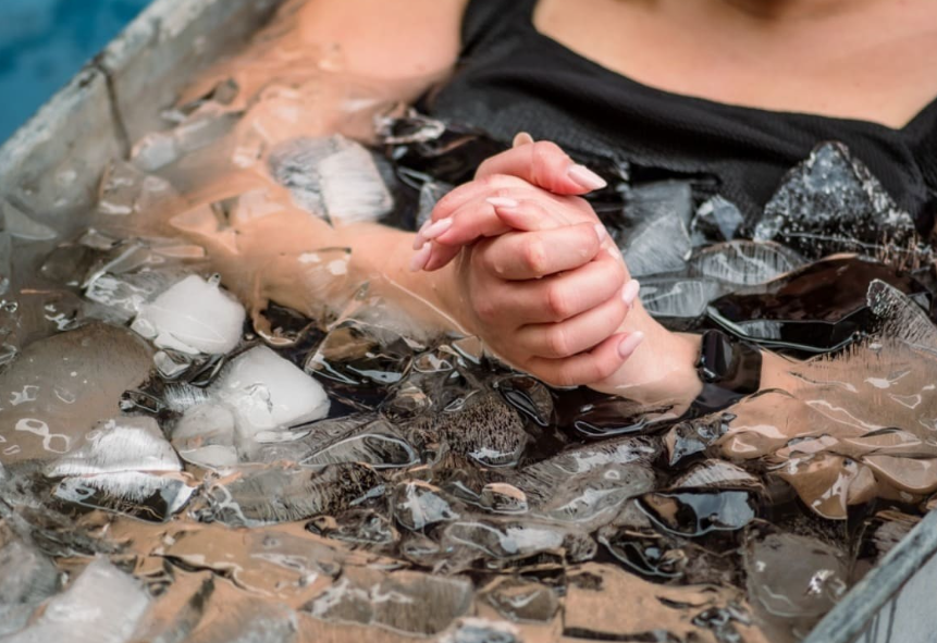 콜드 플런지 자료 사진 / Michele Ursi-shutterstock.com