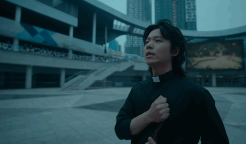 전성우-넷플릭스-종말의바보-우성재-신부