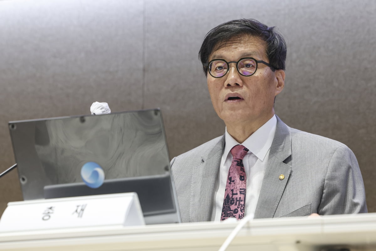 이창용 한국은행 총재가 18일 서울 중구 한국은행 별관에서 열린 '물가안정목표 운영상황 점검 기자설명회'에서 모두발언을 하고 있다.