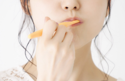 어른인데 유치가 빠지지 않는 경우