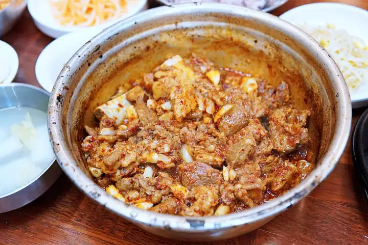 생방송오늘저녁 대구 서문시장 매콤한 돼지갈비찜 40년 노포 매운 소갈비찜 맛집 추천
