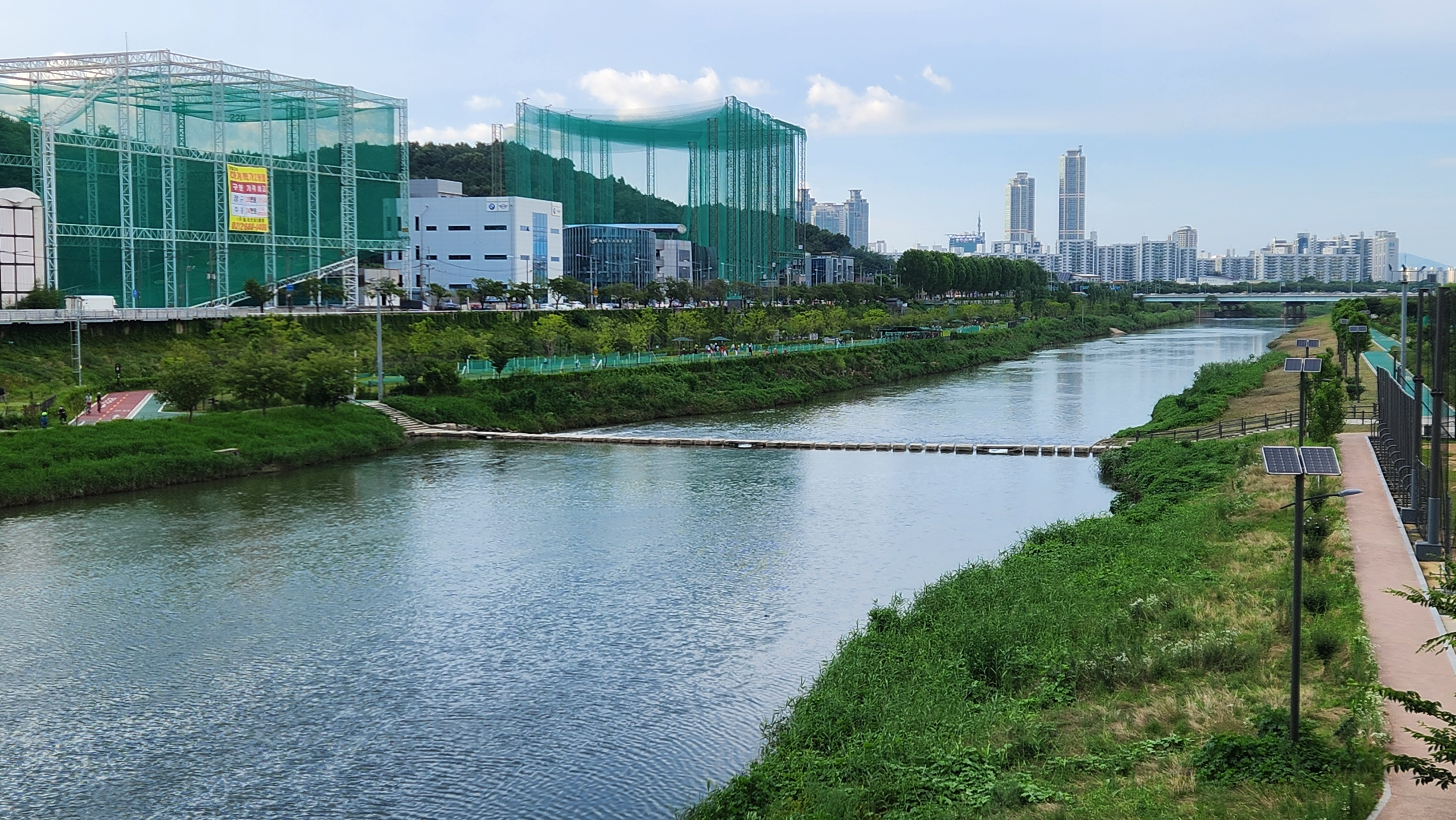 고척 스카이돔 가는 길. 고척교에서 내려다본 안양천
