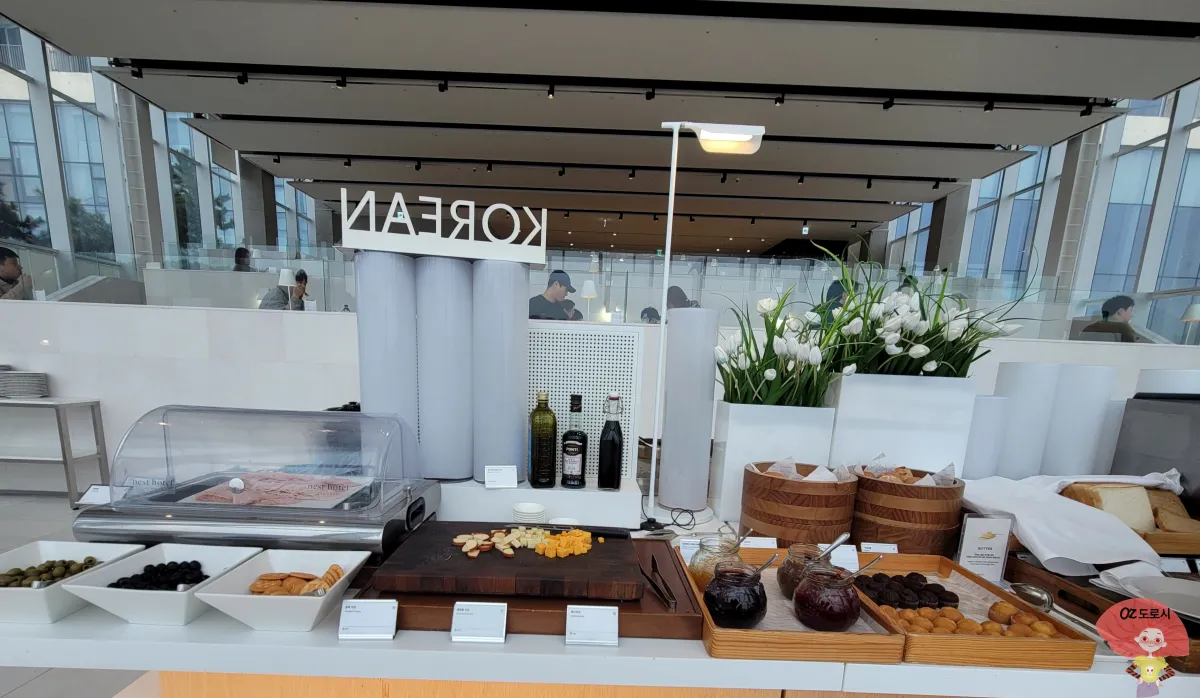 인천-중구-영종도-네스트호텔-레스토랑-플라츠-조식-각종-브레드-코너