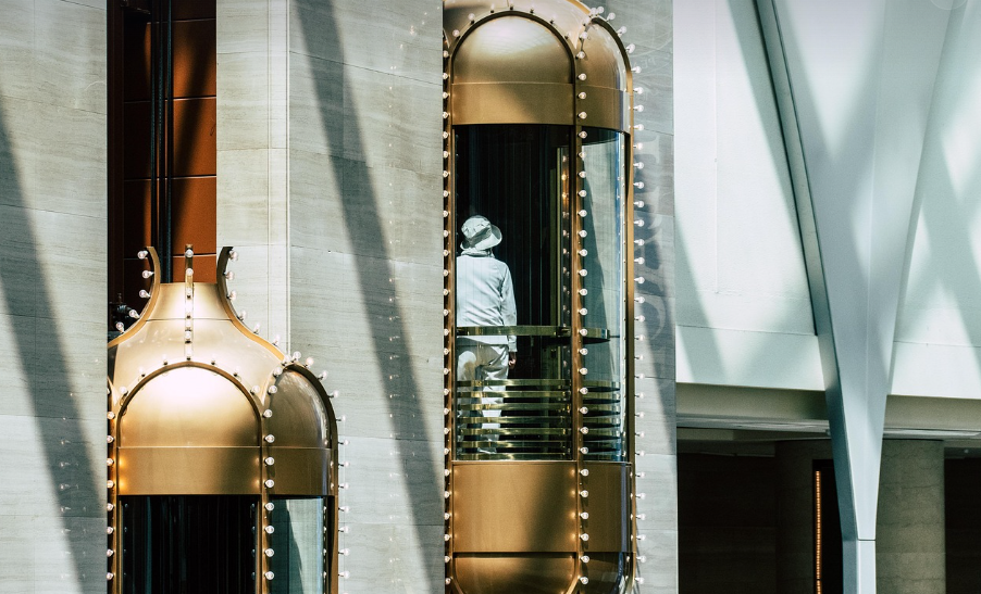 엘리베이터 안내원: 자동화 시스템의 발전