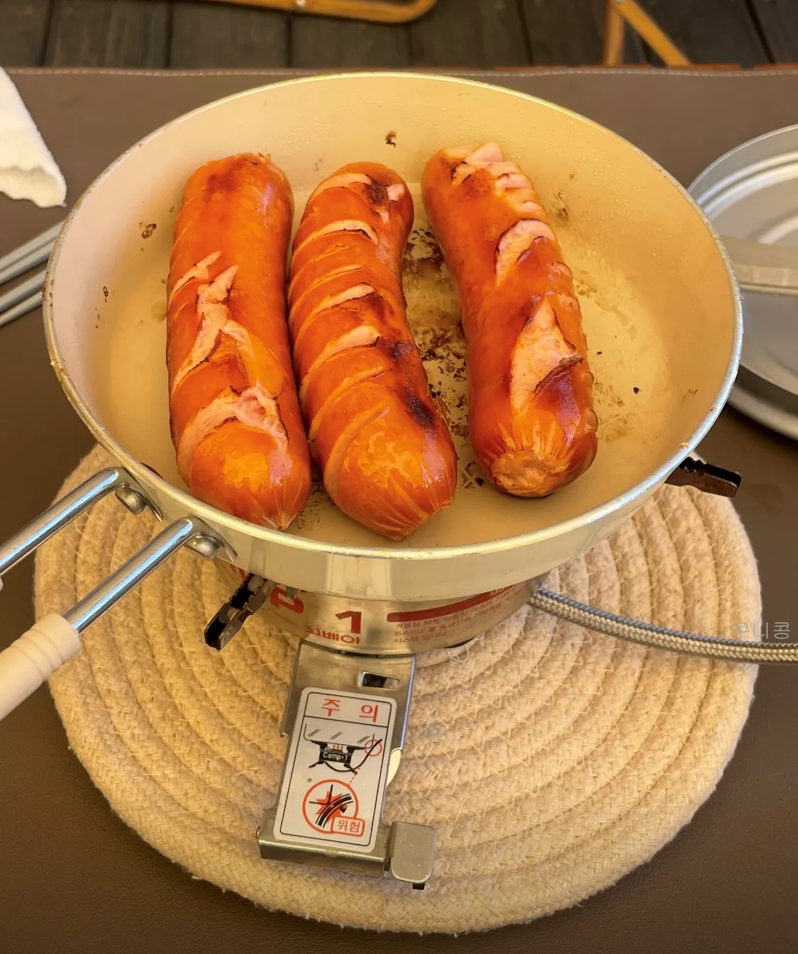 부모님과-4인-가족캠핑-자주-사용하는-캠핑용품-필수템-식기도구세트-구이바다-사용후기