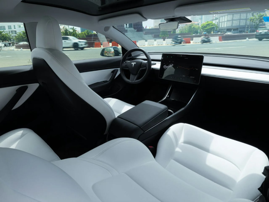 2025 테슬라 모델 Y 완전 분석: 가격, 성능, 변화 총정리!