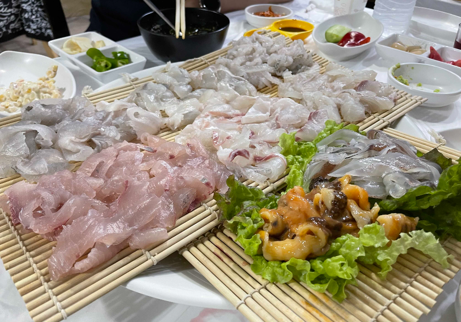 돌고래 횟집 세꼬시 회