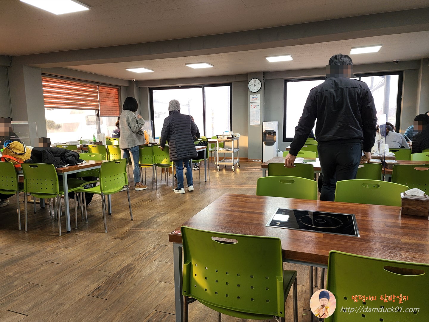 궁평의 하루 실내