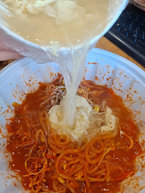 토이분식 쫄우동 만드는 중