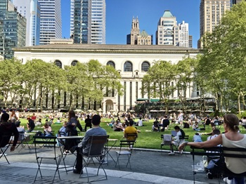 한낮의 브라이언트 파크