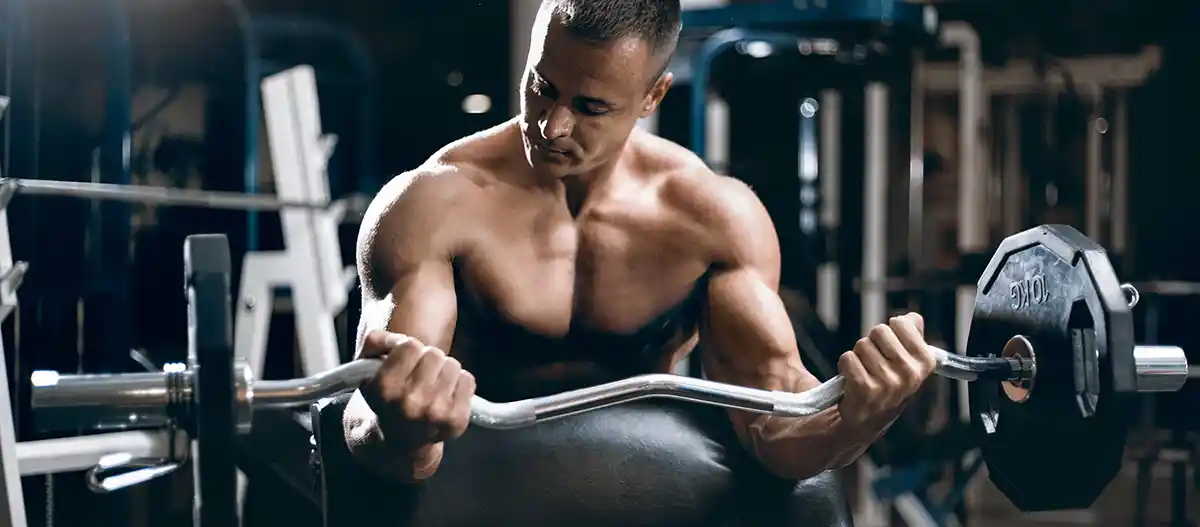 남자-운동-바벨-팔운동