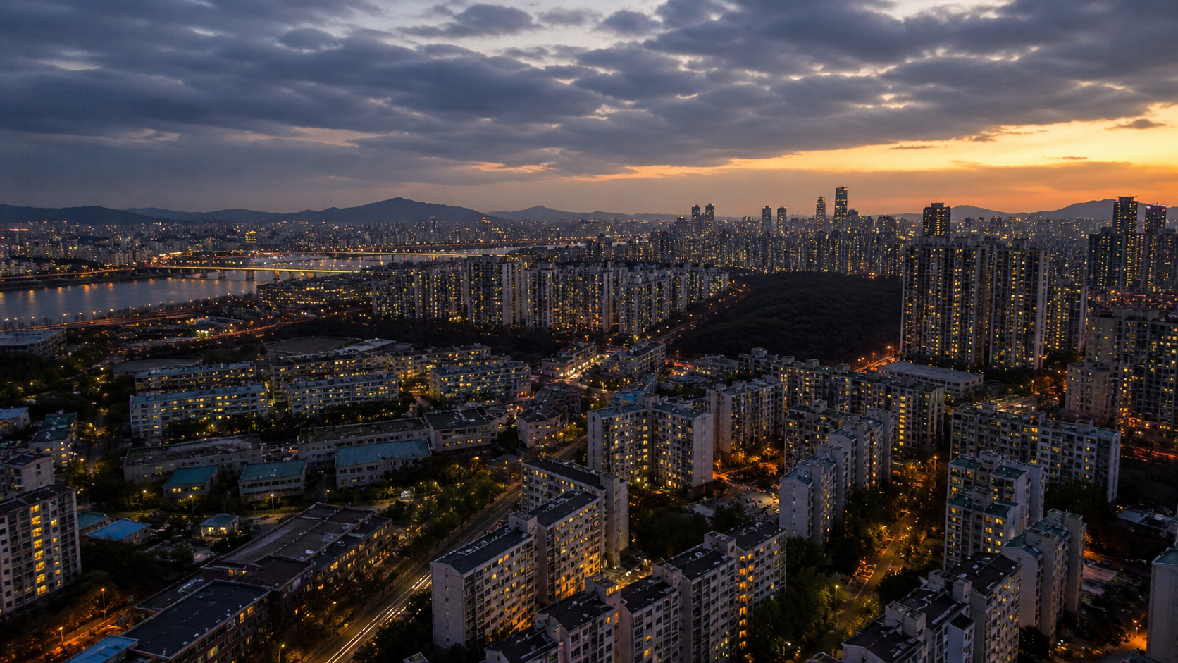 서울 아파트 단지 전경, 부동산 권리관계 확인의 중요성