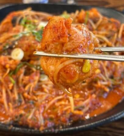생생정보 장사의 신 아귀불고기 시키면 조개탕이 서비스 화성 향남 맛집 김태용의 섬집칼국수 아구불고기 화성향남점 