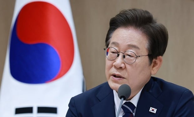 이재명 대통령 법카 재판 연기