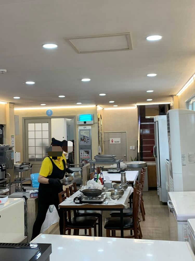 1층 중앙 자리
