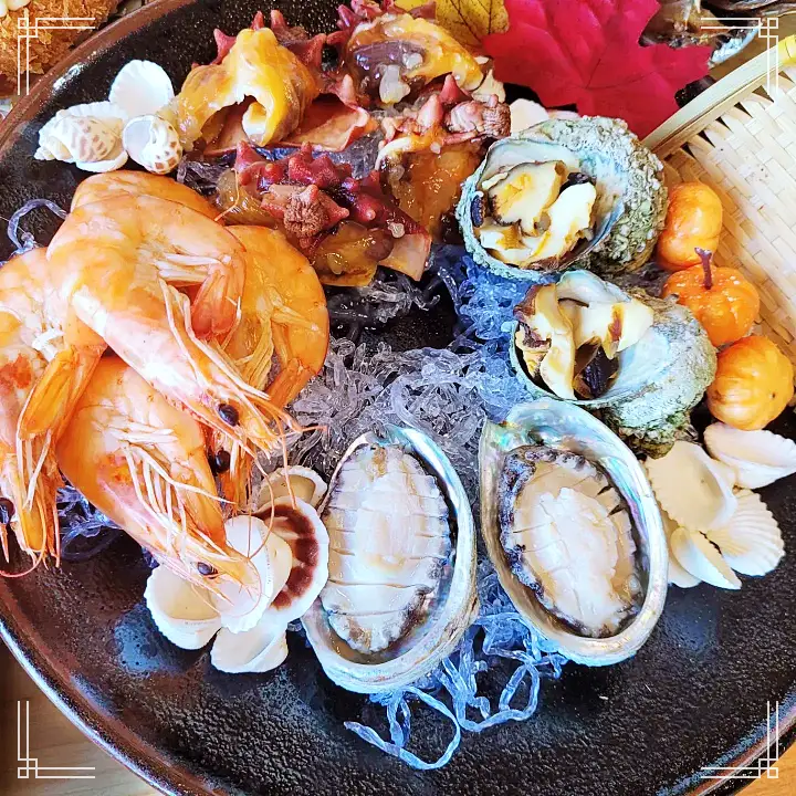 생방송오늘저녁 전복죽 물회 육회 오션뷰 바다뷰 총 20가지 음식 계단 모양 접시 플레이팅 울산 맛집 추천