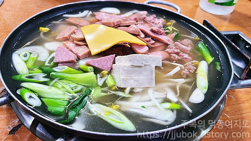 김가네-부대찌개-대표-메뉴-부대찌개-2