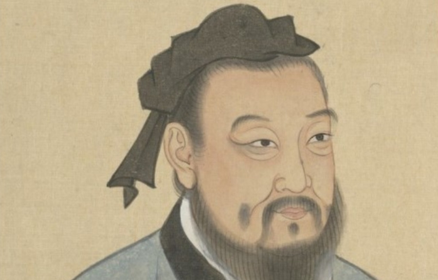 중국의 옛 성인 중의 한 명인 공자를 그린 초상화로, 콧수염과 턱수염, 그리고 머리에 두건을 쓰고 있는 것을 그린 초상화 그림